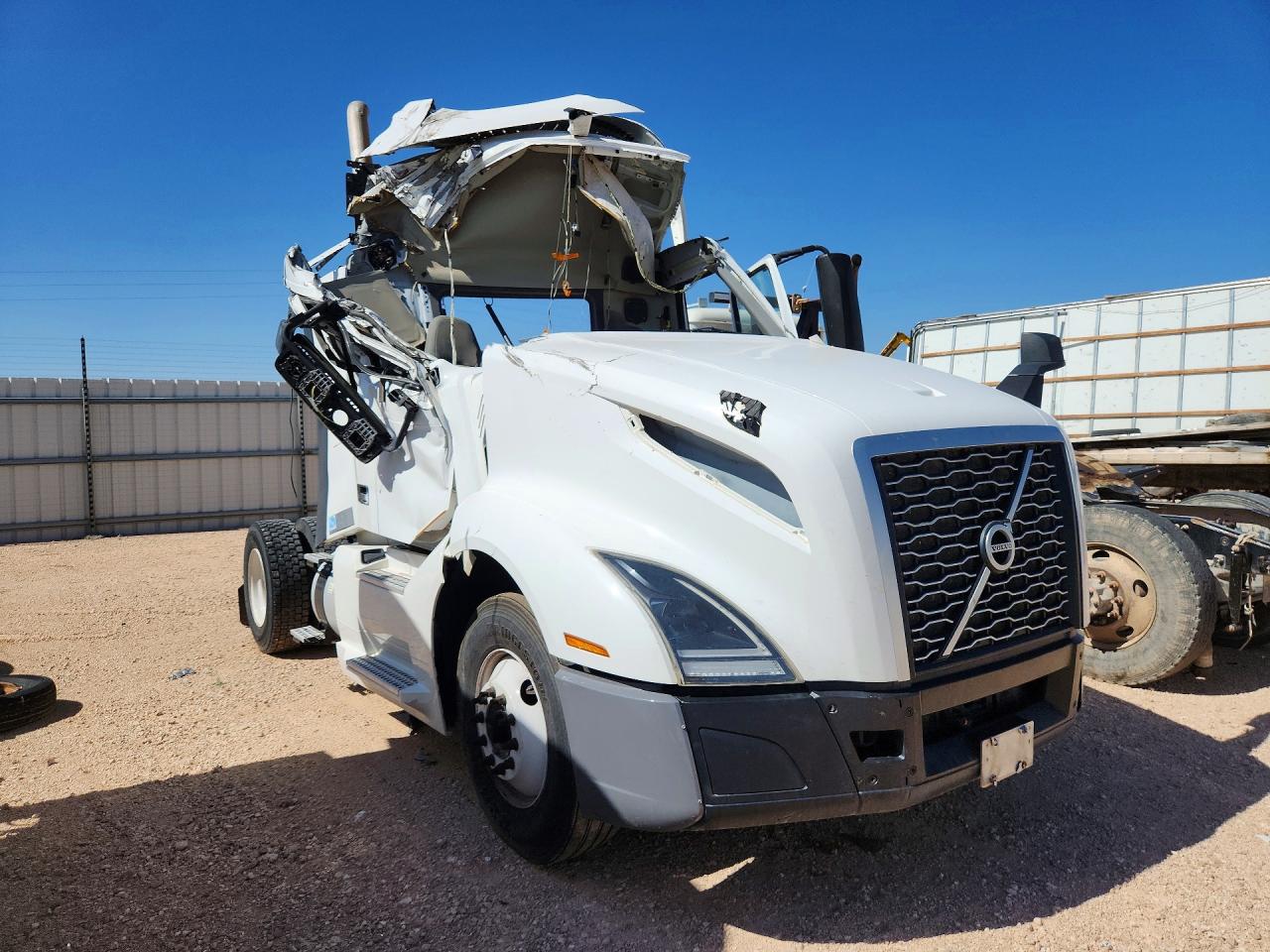 2022 VOLVO VN