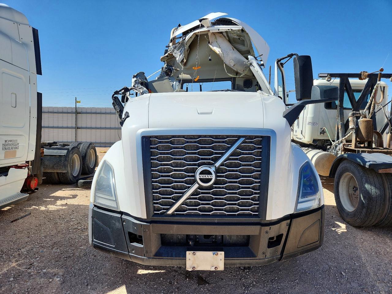 2022 VOLVO VN