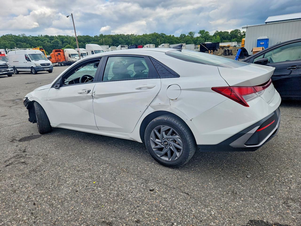 2024 HYUNDAI ELANTRA