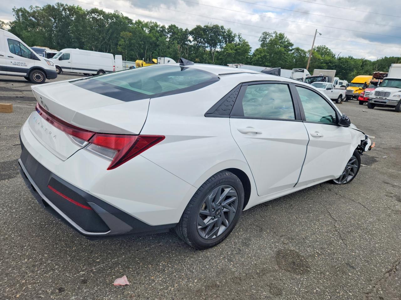2024 HYUNDAI ELANTRA