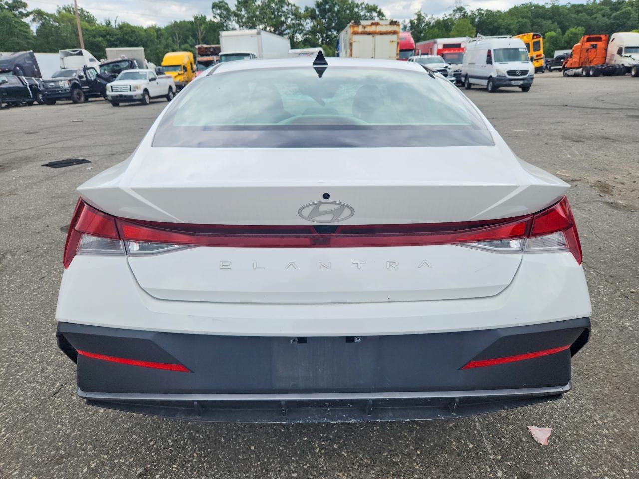2024 HYUNDAI ELANTRA