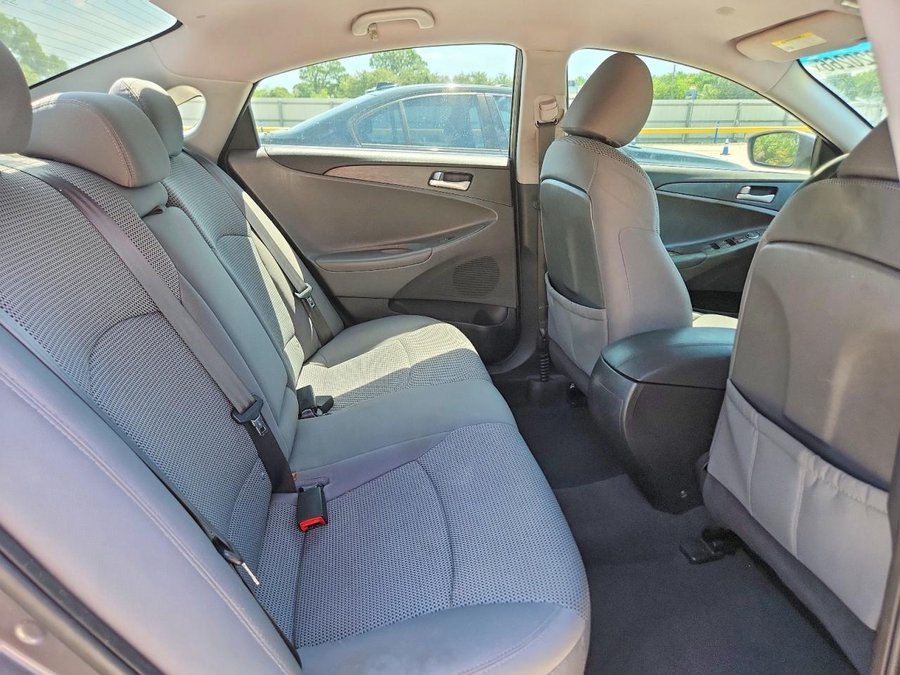 2011 HYUNDAI SONATA