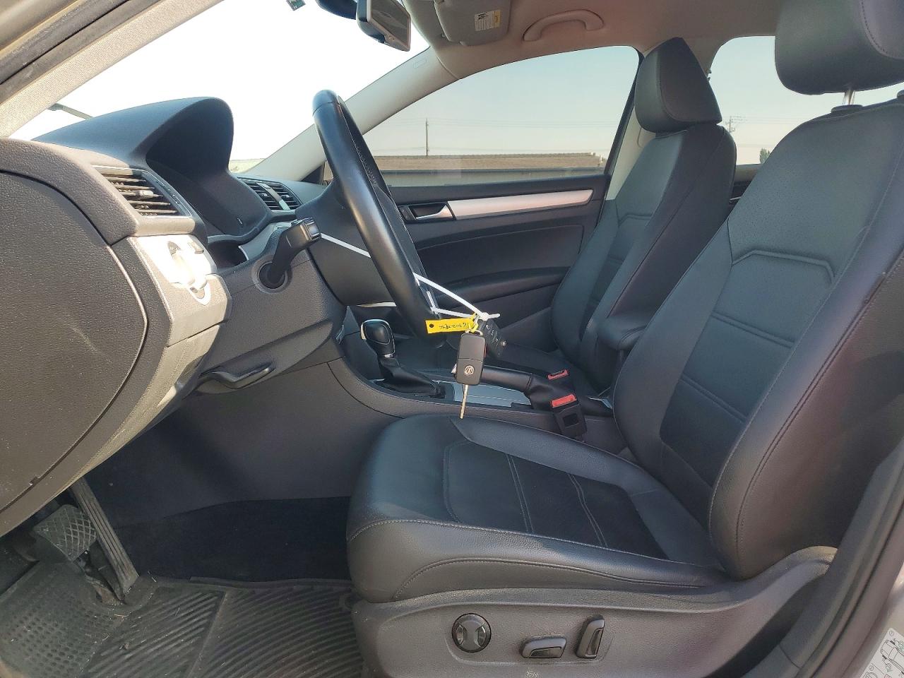 2012 VOLKSWAGEN PASSAT