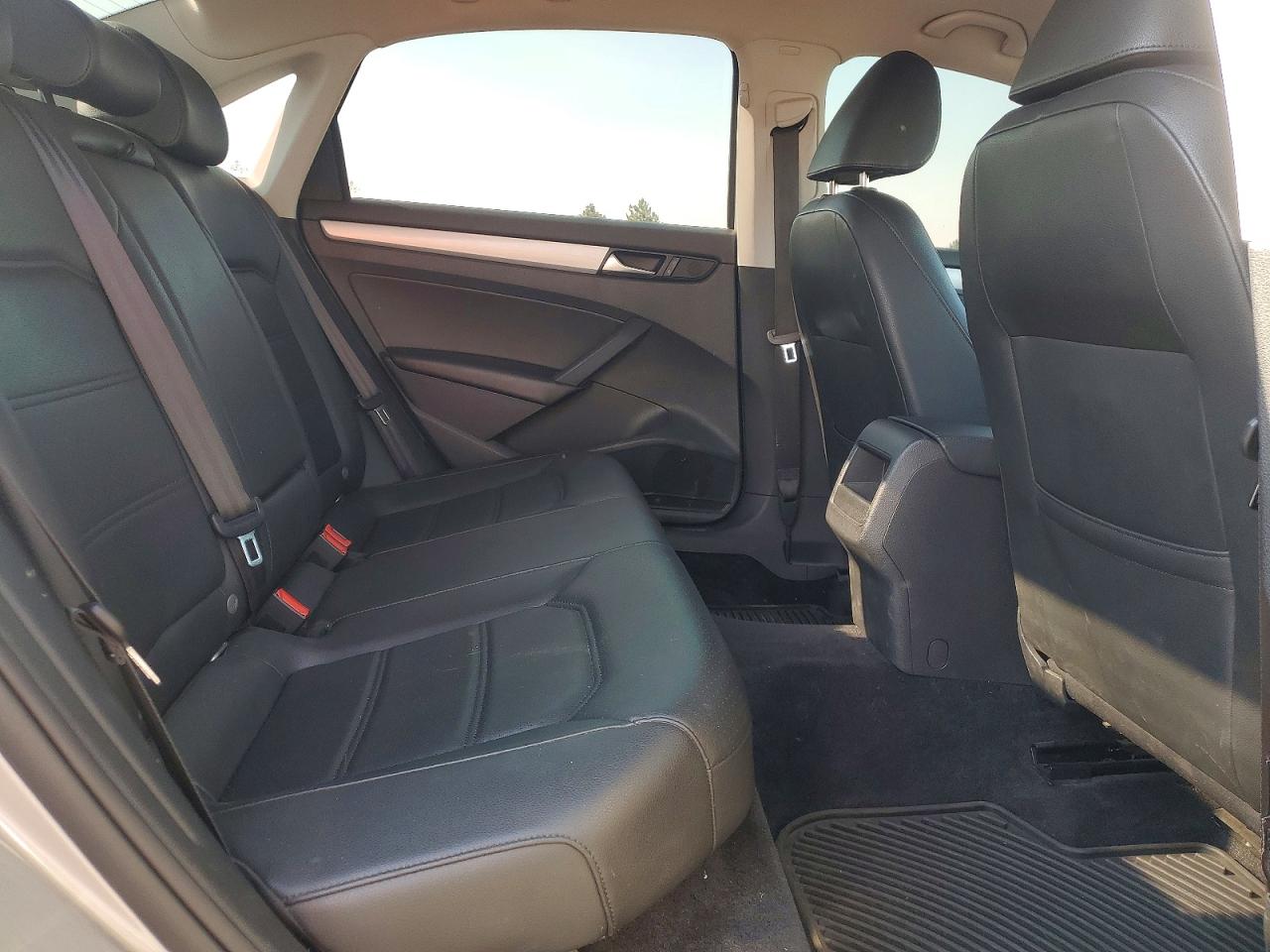 2012 VOLKSWAGEN PASSAT
