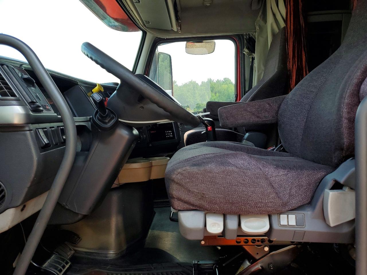 2007 VOLVO VN