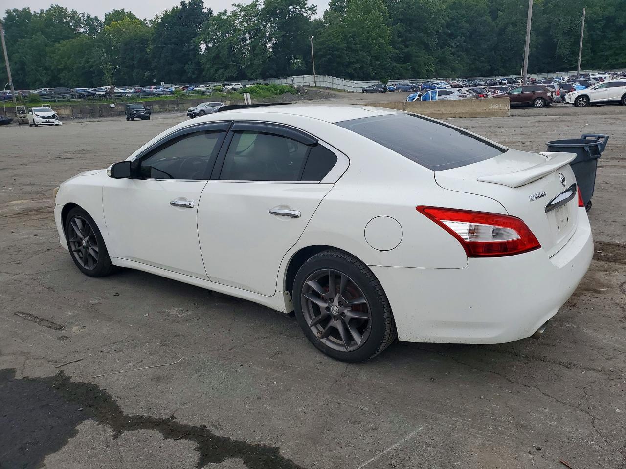 2010 NISSAN MAXIMA