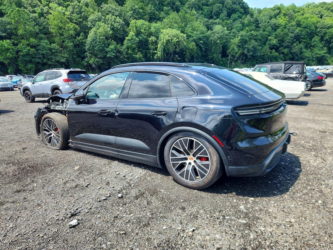 2025 PORSCHE MACAN