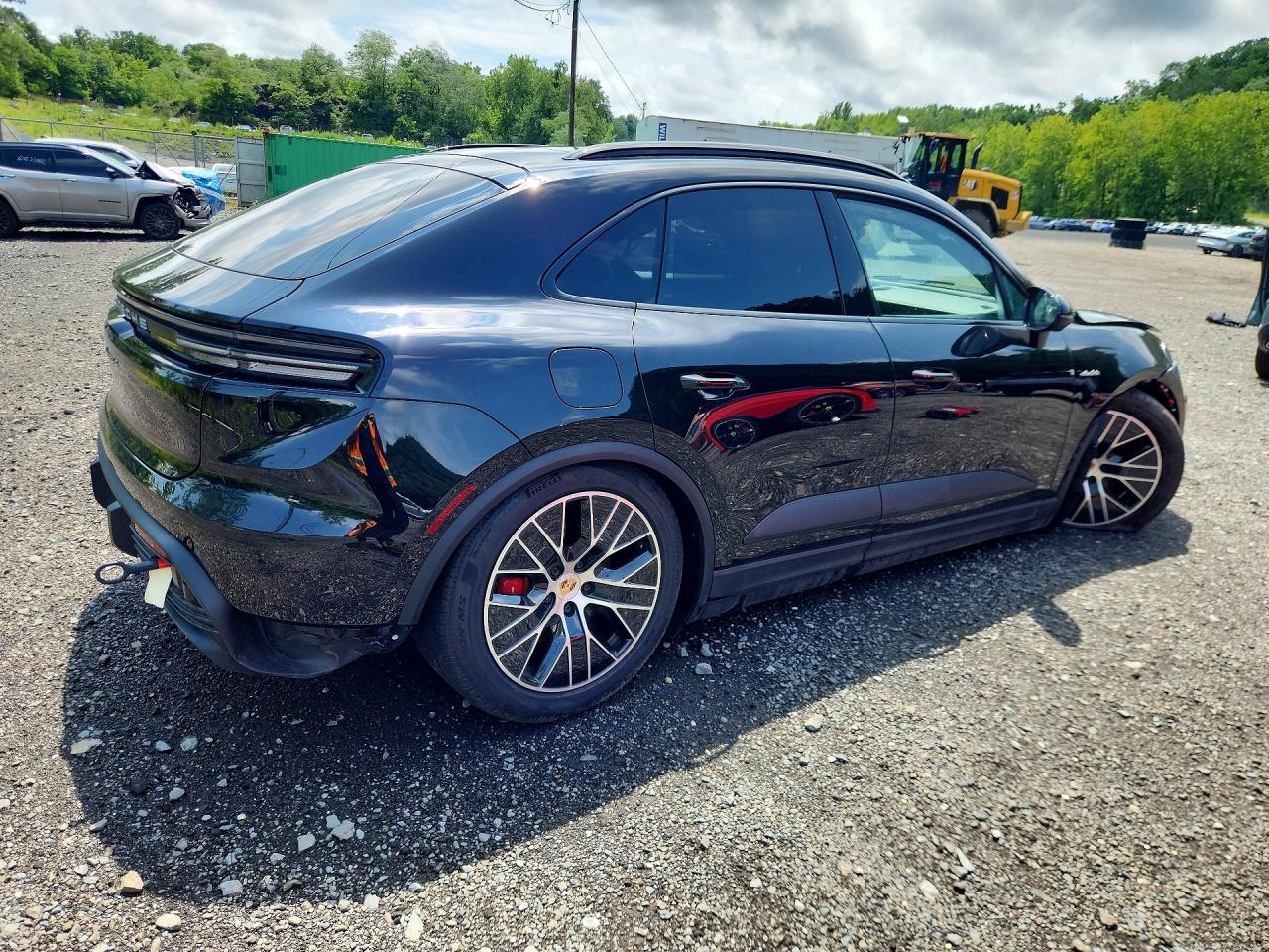 2025 PORSCHE MACAN