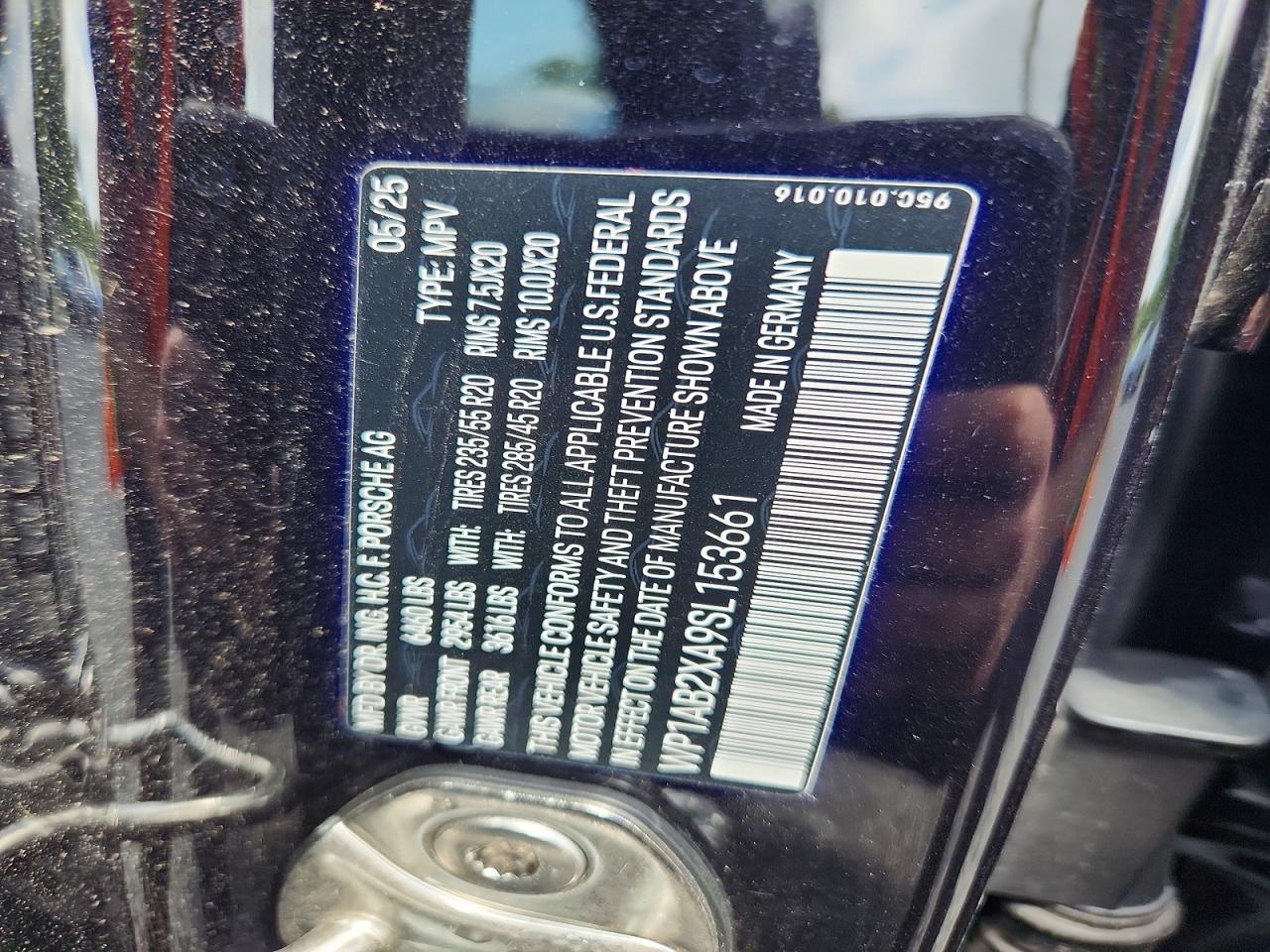 2025 PORSCHE MACAN
