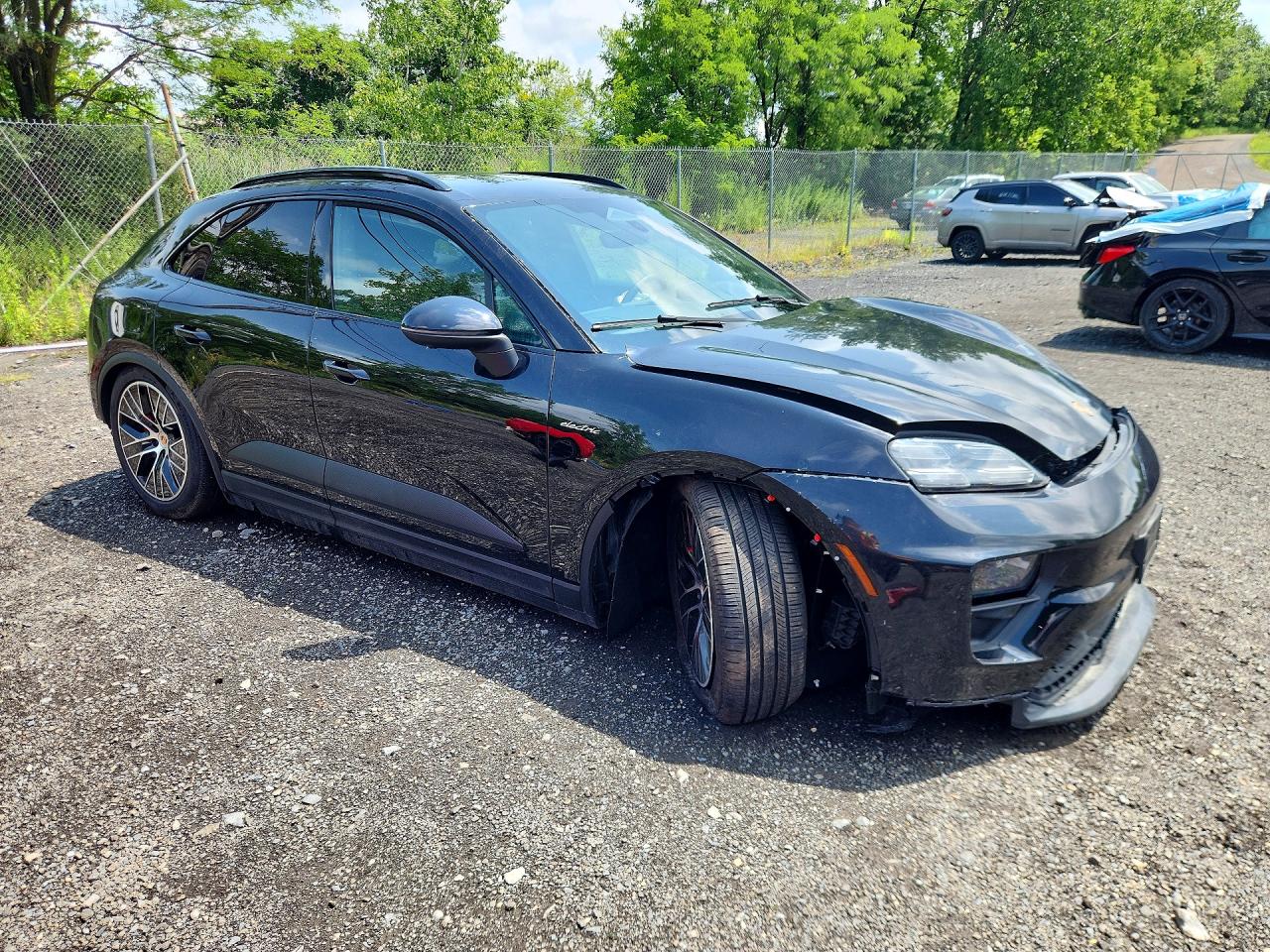 2025 PORSCHE MACAN