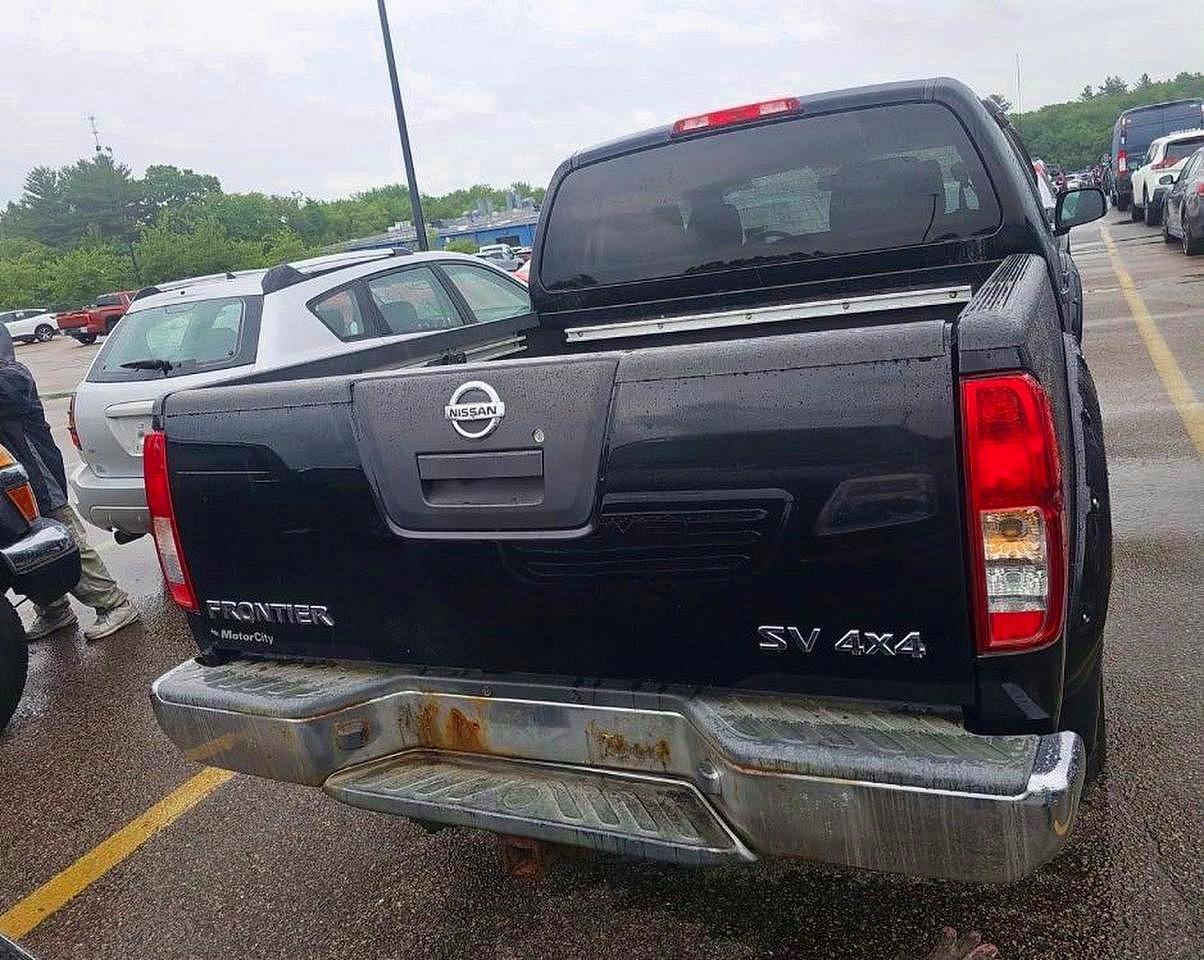 2011 NISSAN FRONTIER