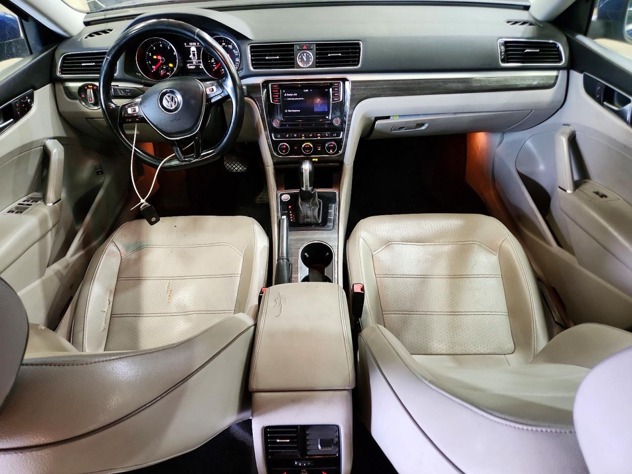 2016 VOLKSWAGEN PASSAT