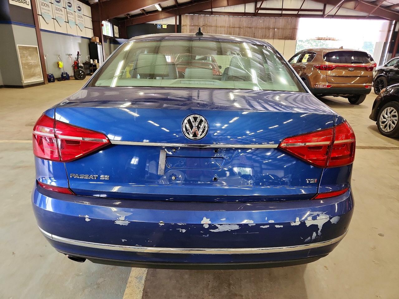 2016 VOLKSWAGEN PASSAT