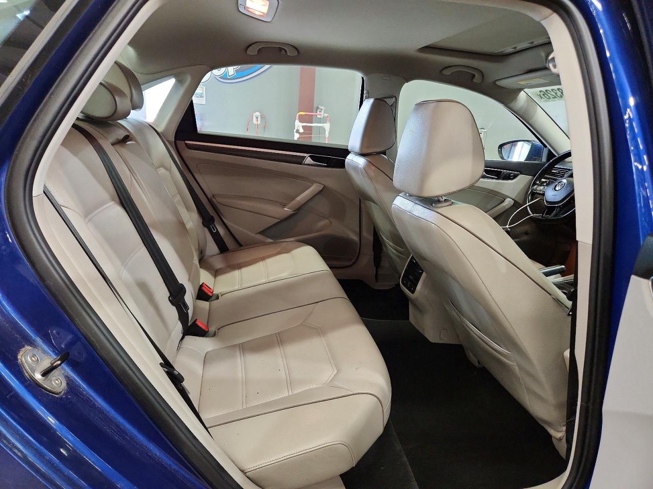 2016 VOLKSWAGEN PASSAT