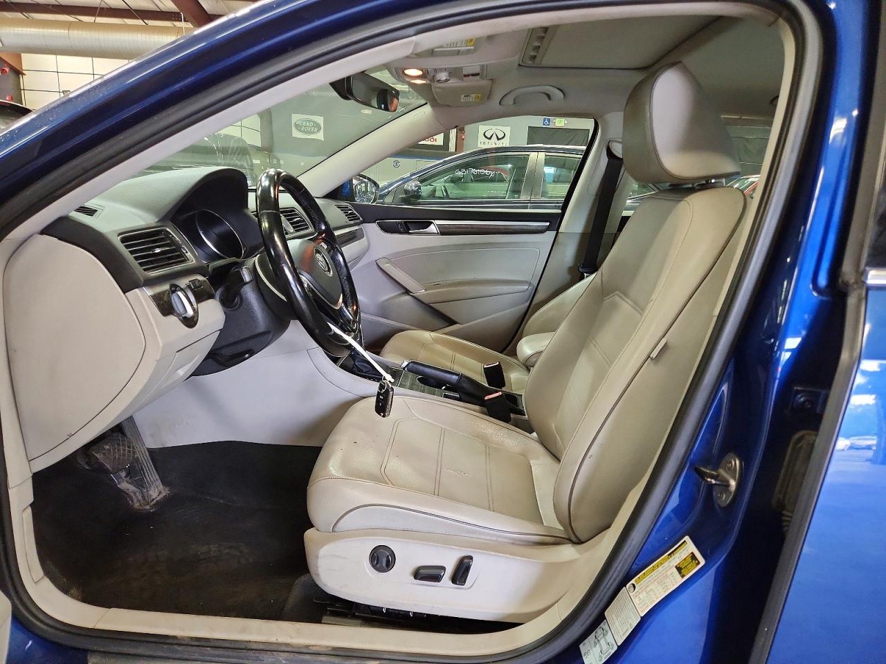 2016 VOLKSWAGEN PASSAT