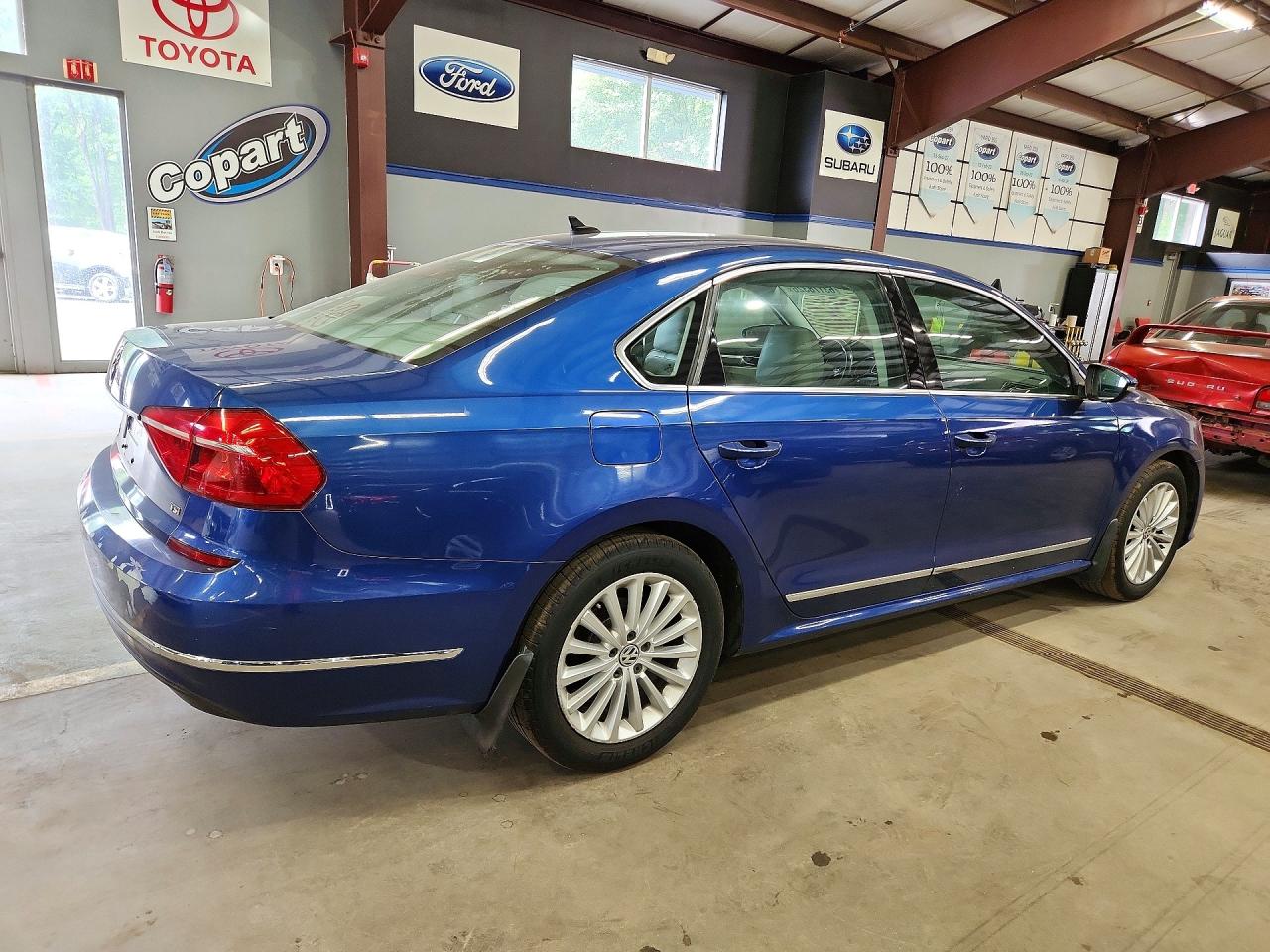 2016 VOLKSWAGEN PASSAT