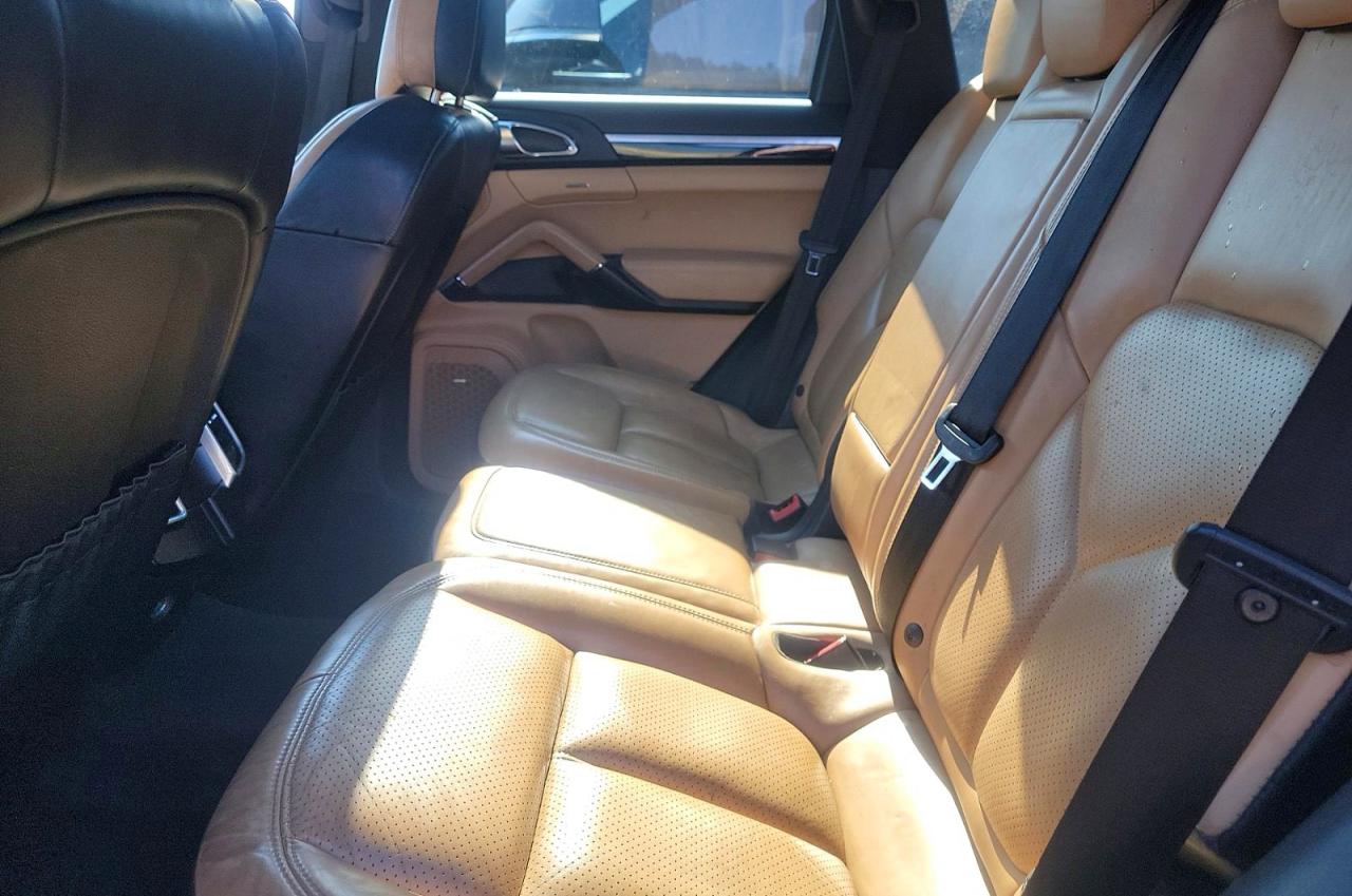 2018 PORSCHE CAYENNE
