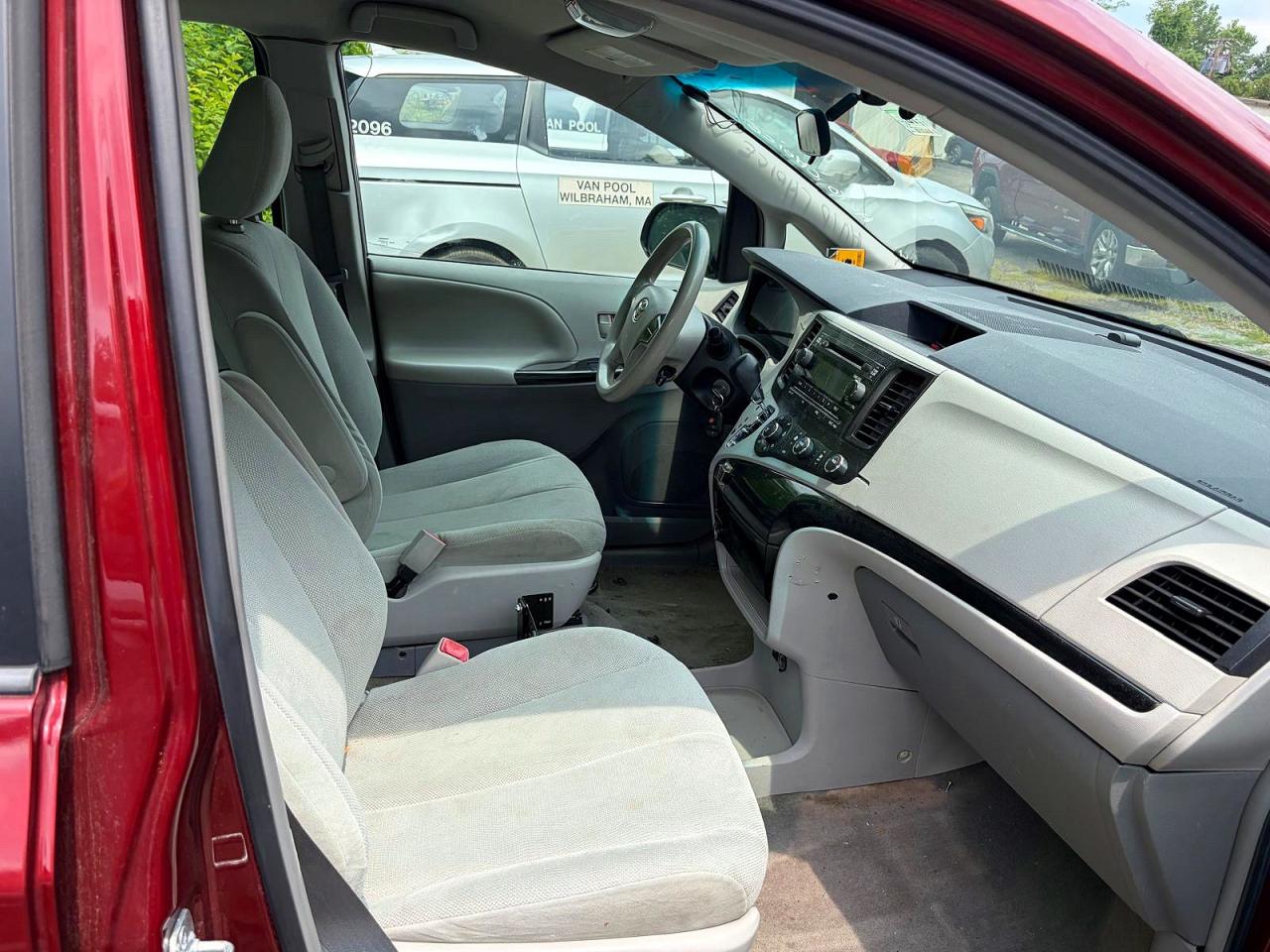 2014 TOYOTA SIENNA