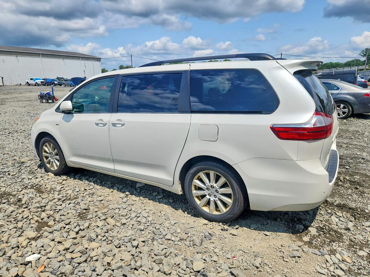 2017 TOYOTA SIENNA