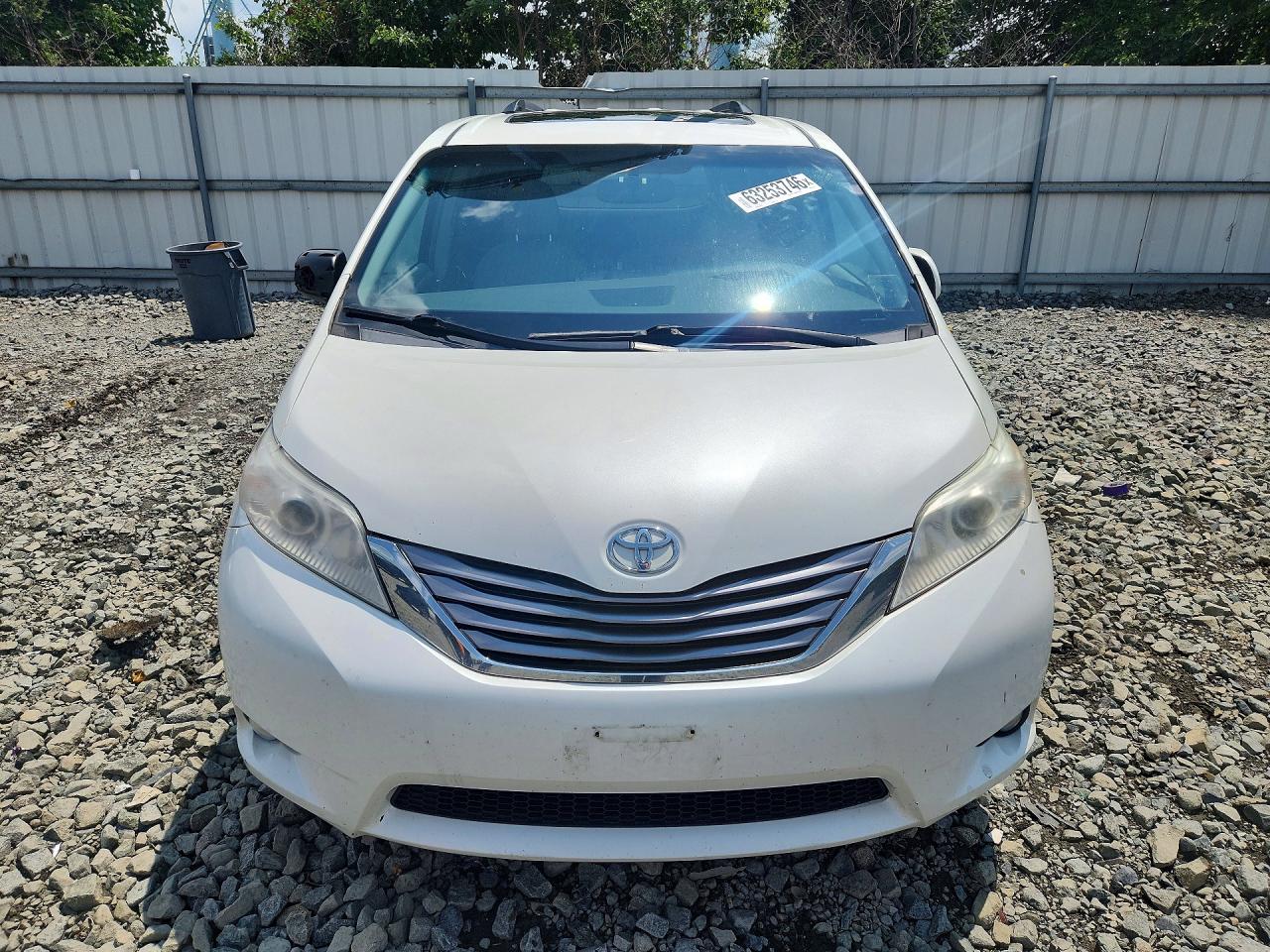 2017 TOYOTA SIENNA