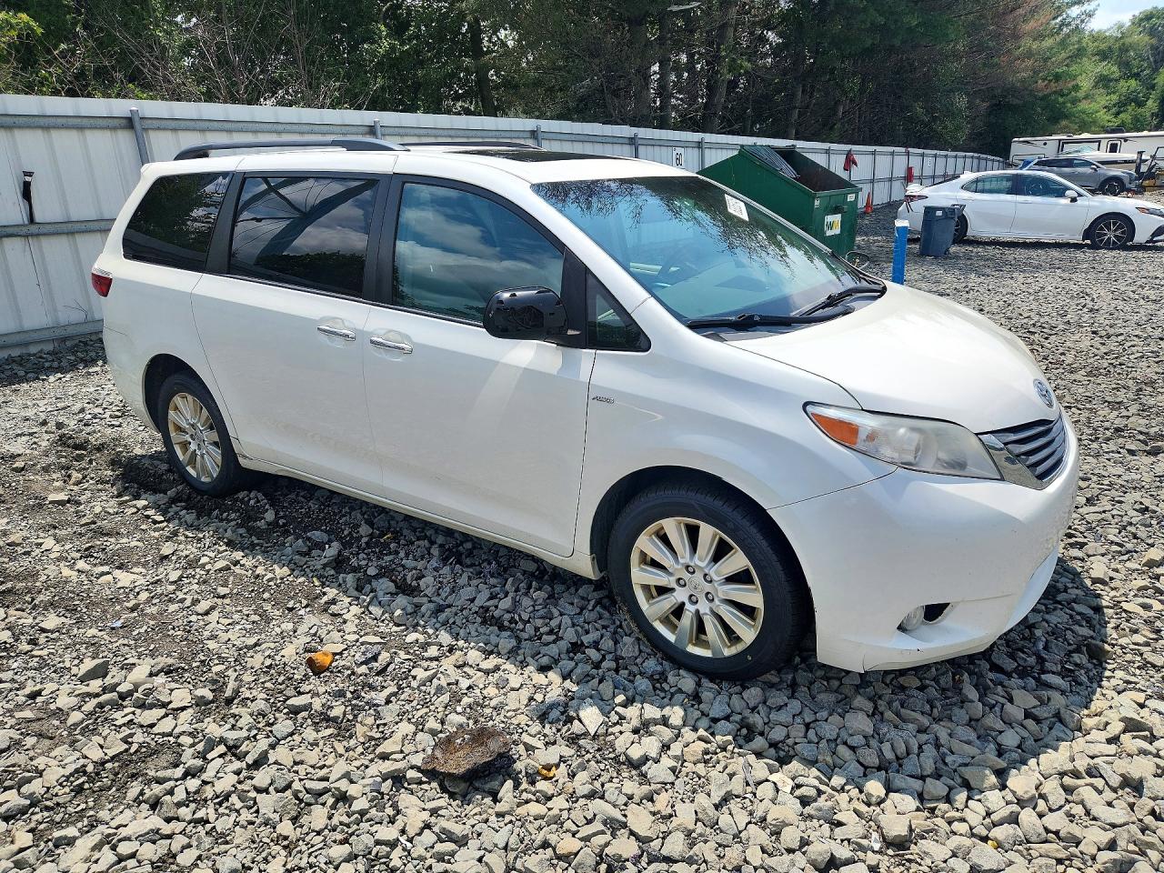 2017 TOYOTA SIENNA