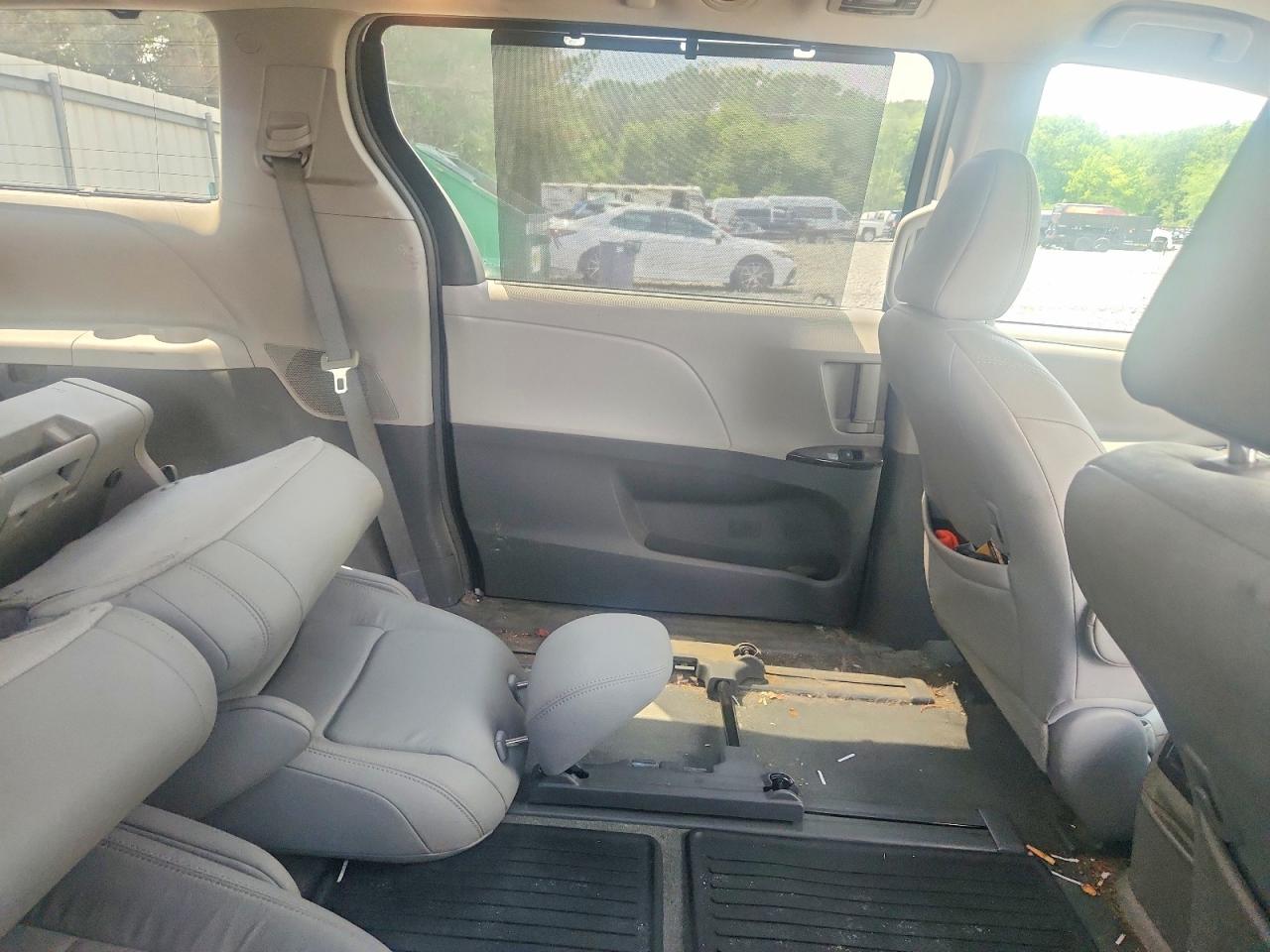 2017 TOYOTA SIENNA