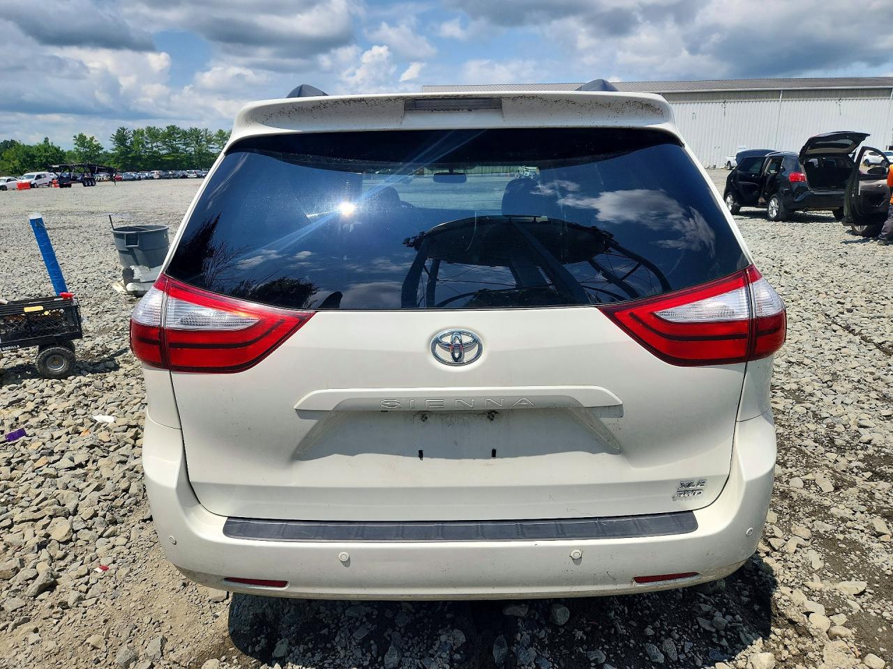 2017 TOYOTA SIENNA