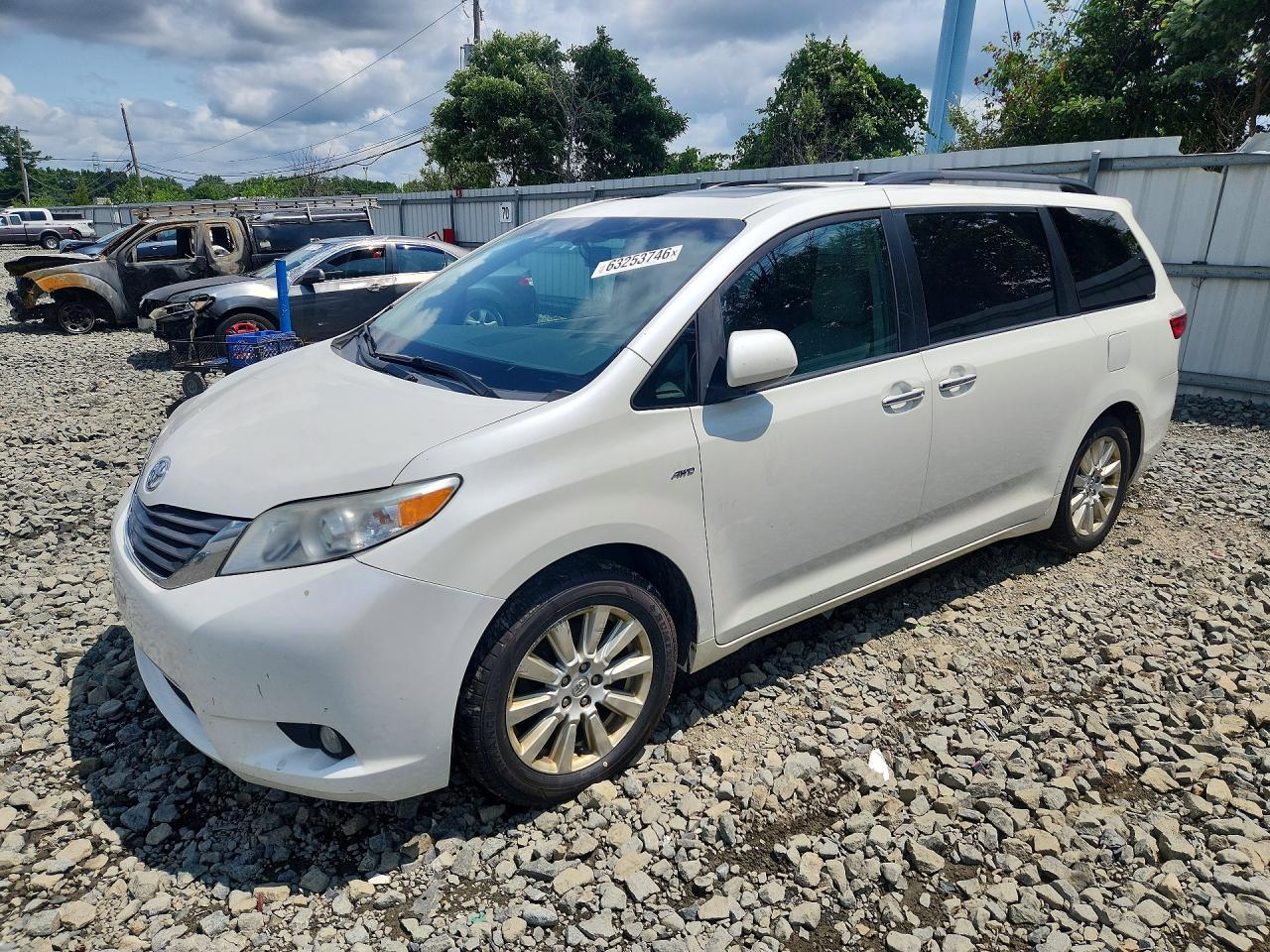 2017 TOYOTA SIENNA