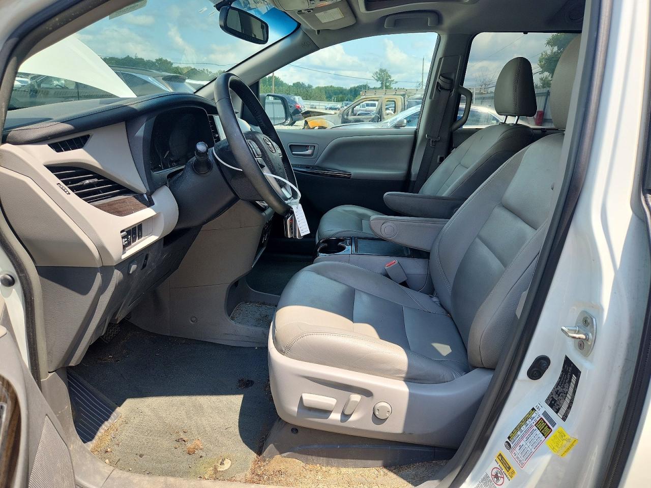 2017 TOYOTA SIENNA