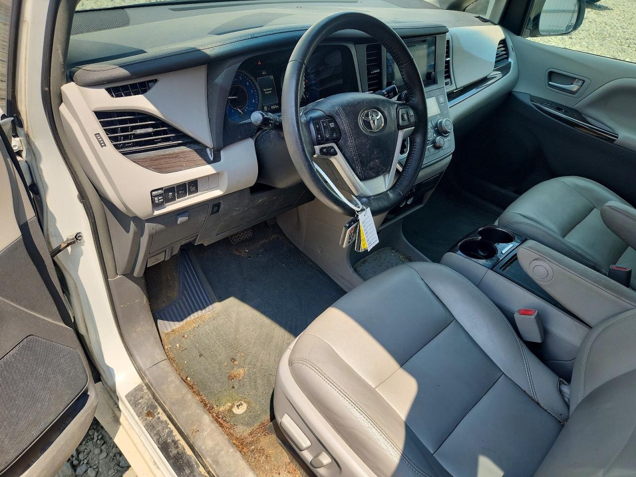 2017 TOYOTA SIENNA