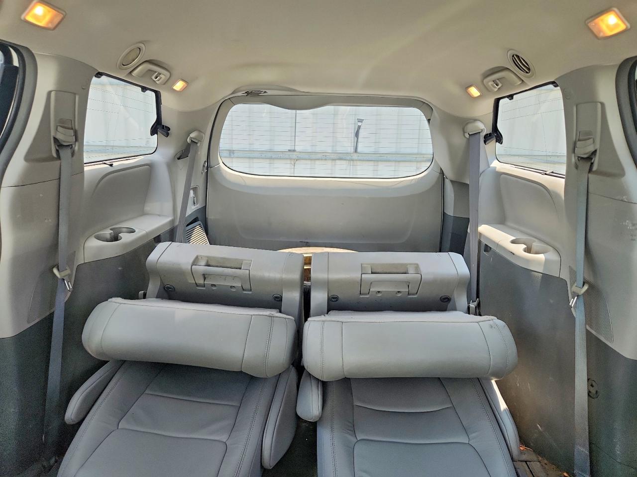 2017 TOYOTA SIENNA