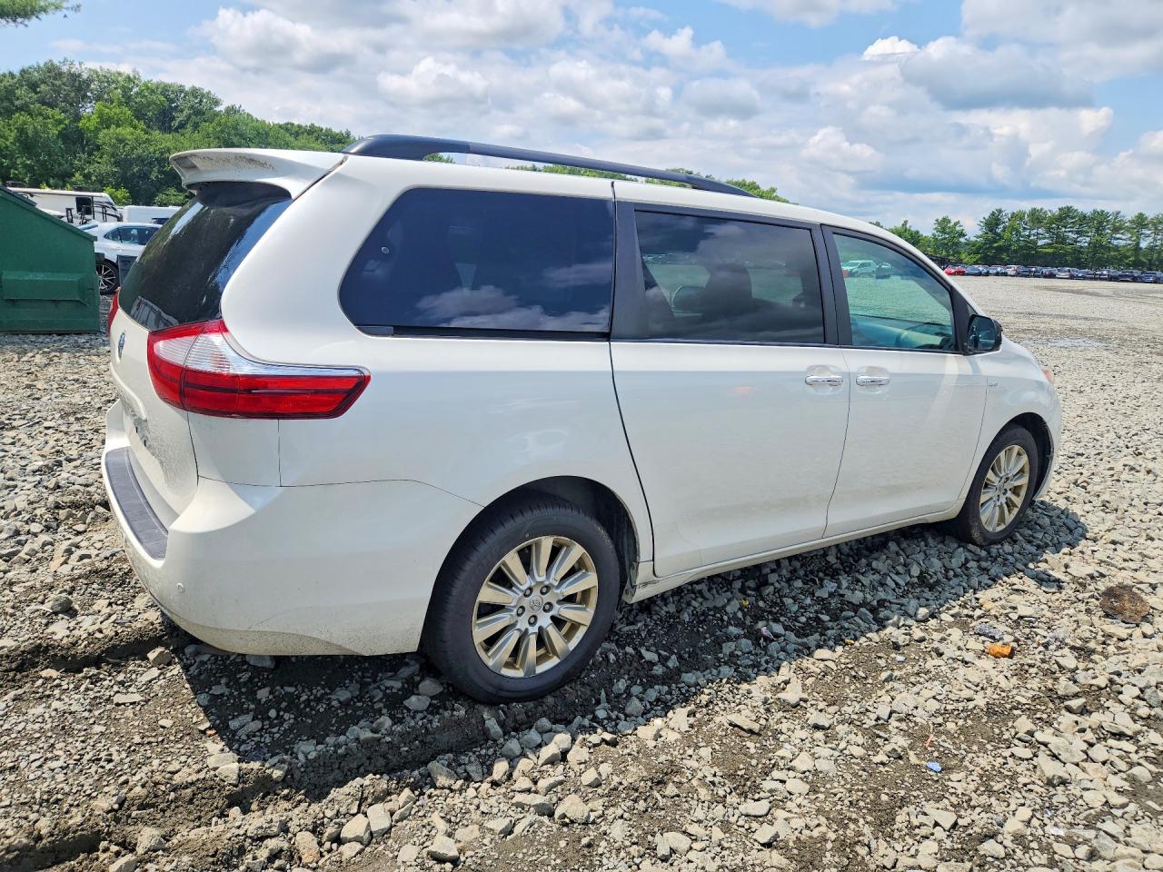 2017 TOYOTA SIENNA