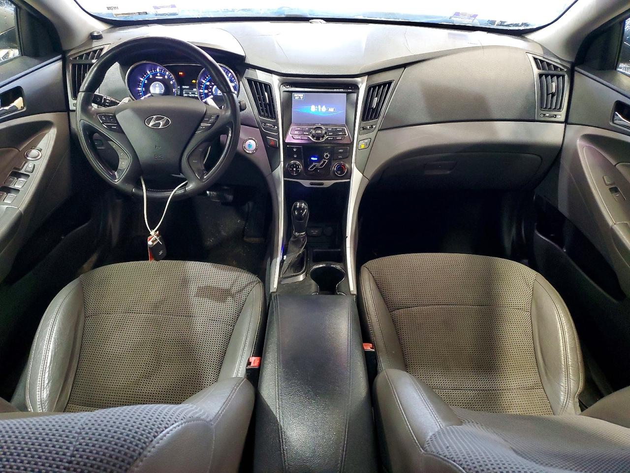 2011 HYUNDAI SONATA