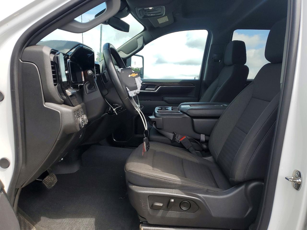 2025 CHEVROLET SILVERADO