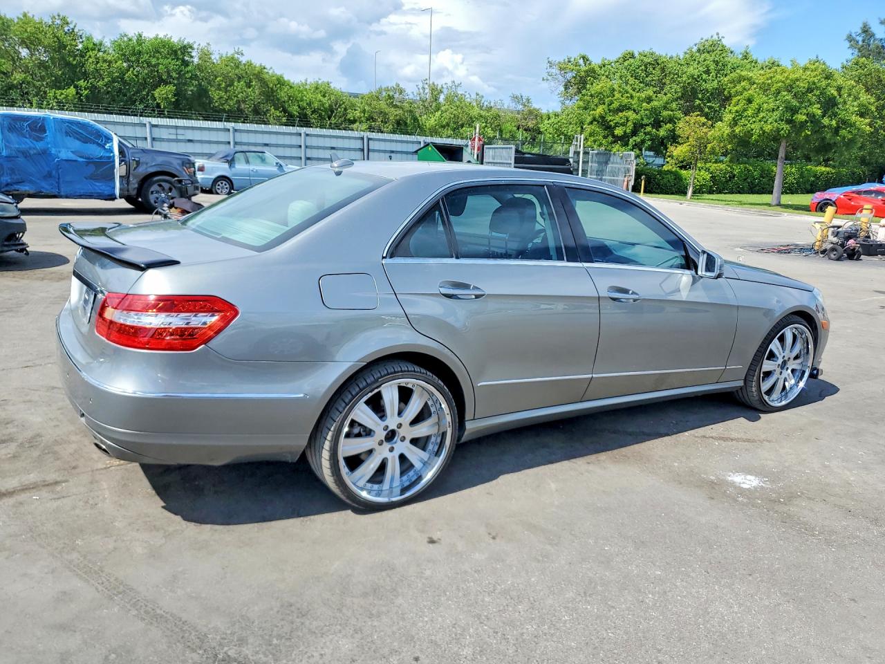 2010 MERCEDES-BENZ E-CLASS