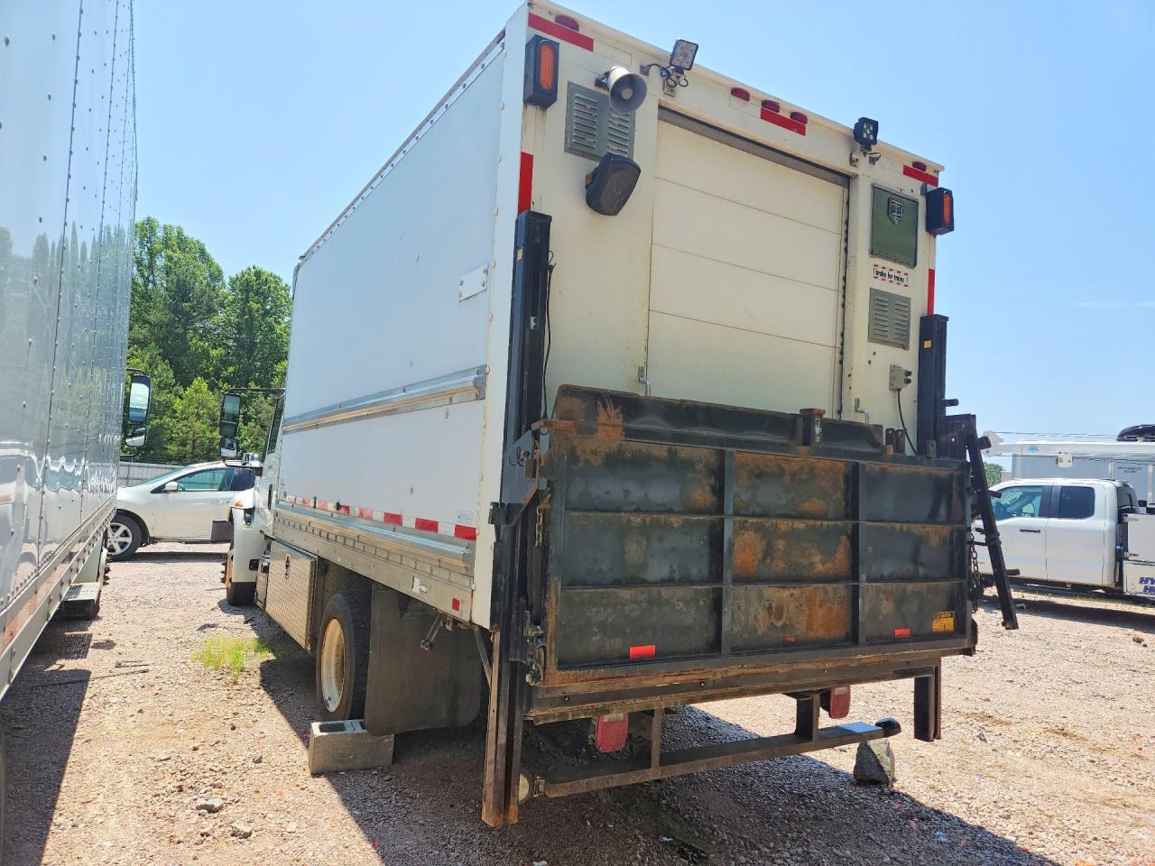2015 INTERNATIONAL 4000 SERIE