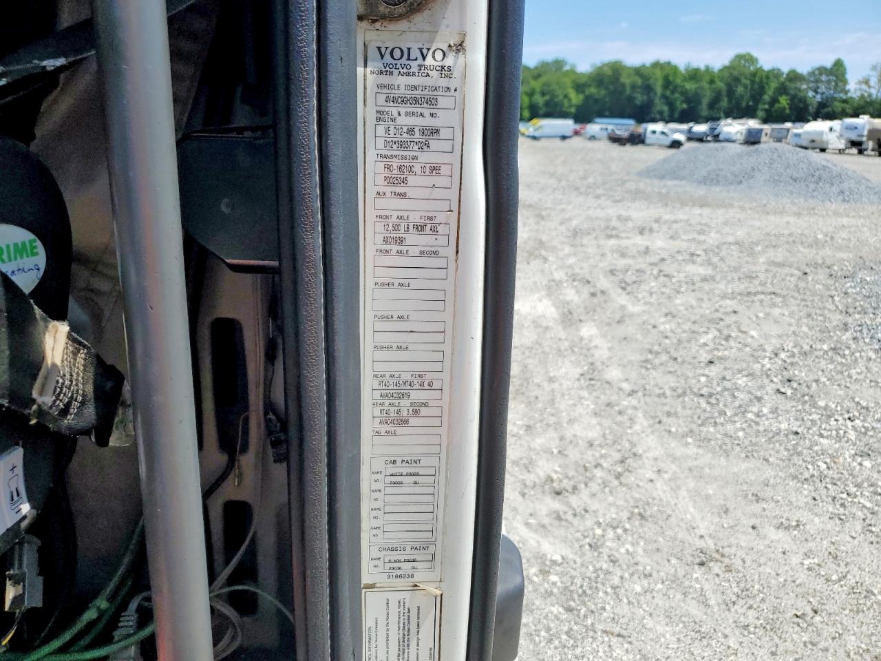 2005 VOLVO VN