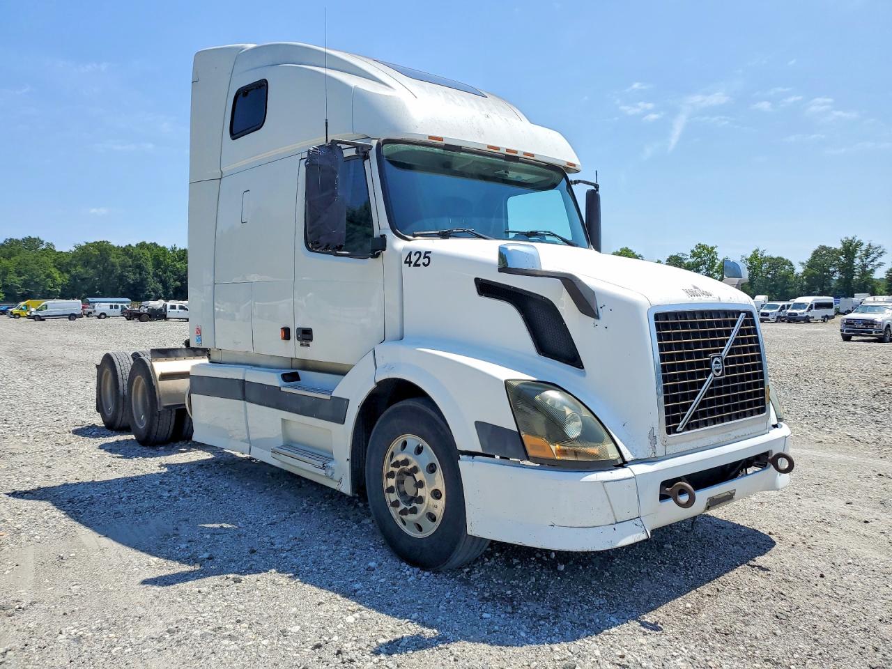 2005 VOLVO VN
