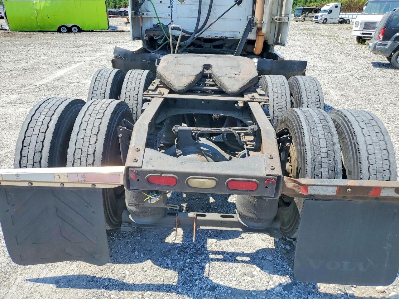 2005 VOLVO VN