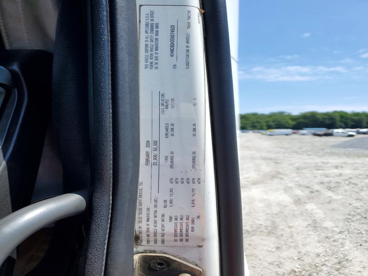 2005 VOLVO VN