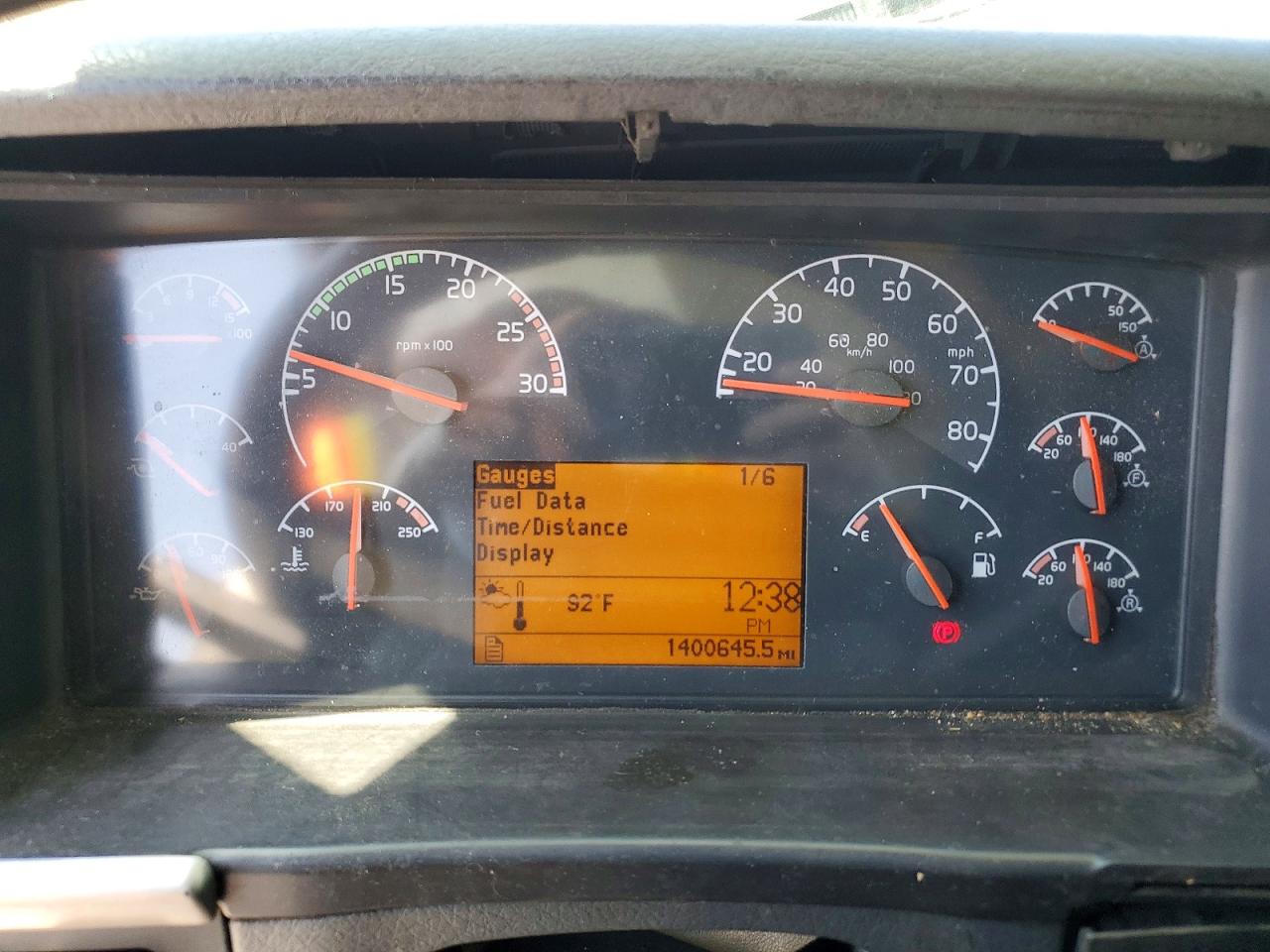 2005 VOLVO VN
