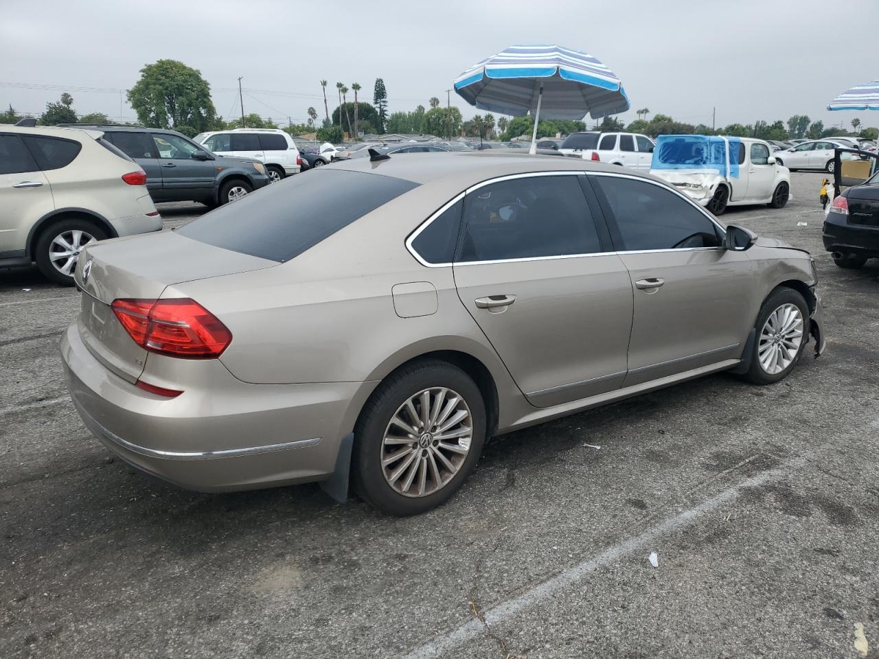 2016 VOLKSWAGEN PASSAT