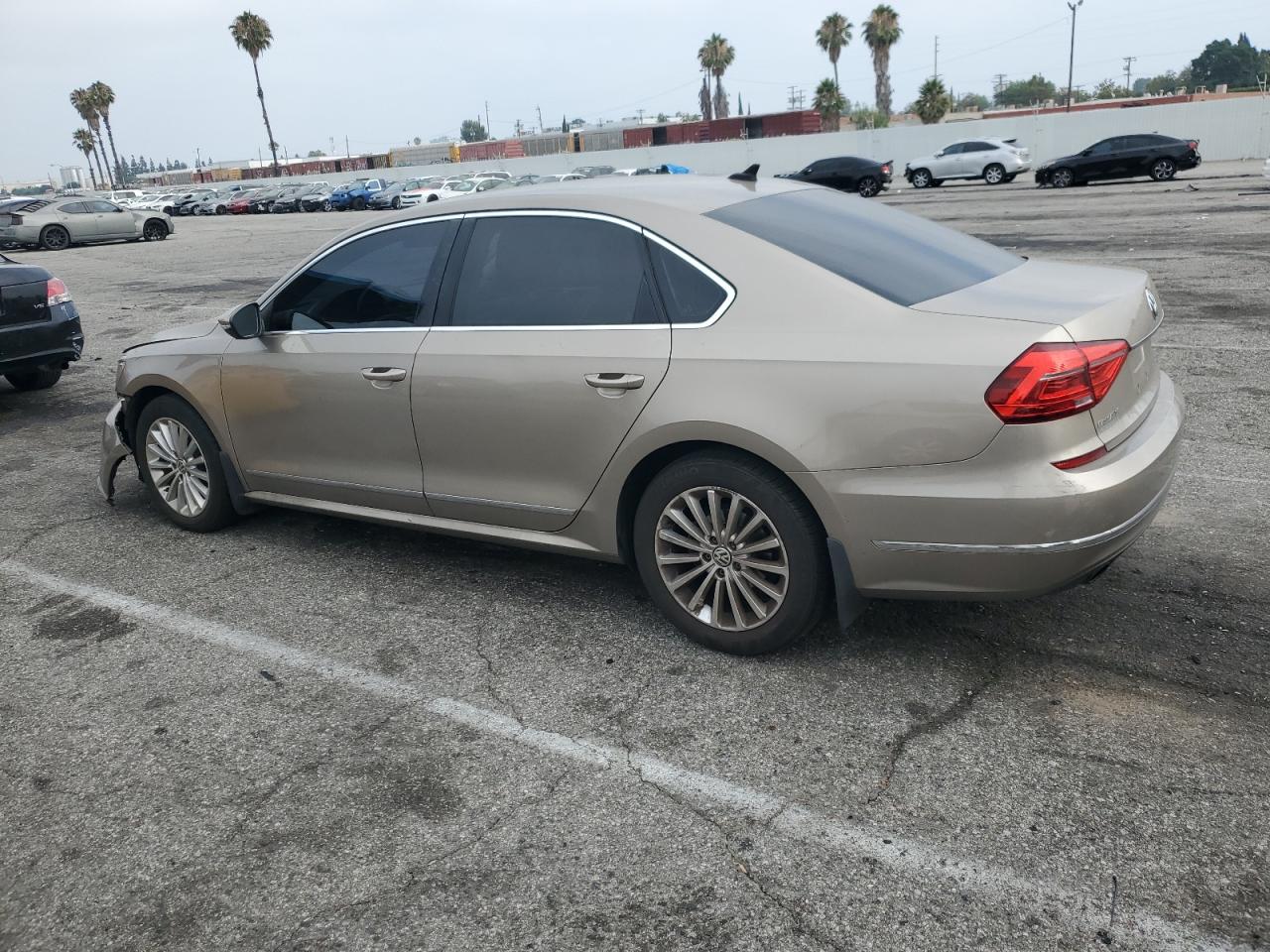 2016 VOLKSWAGEN PASSAT