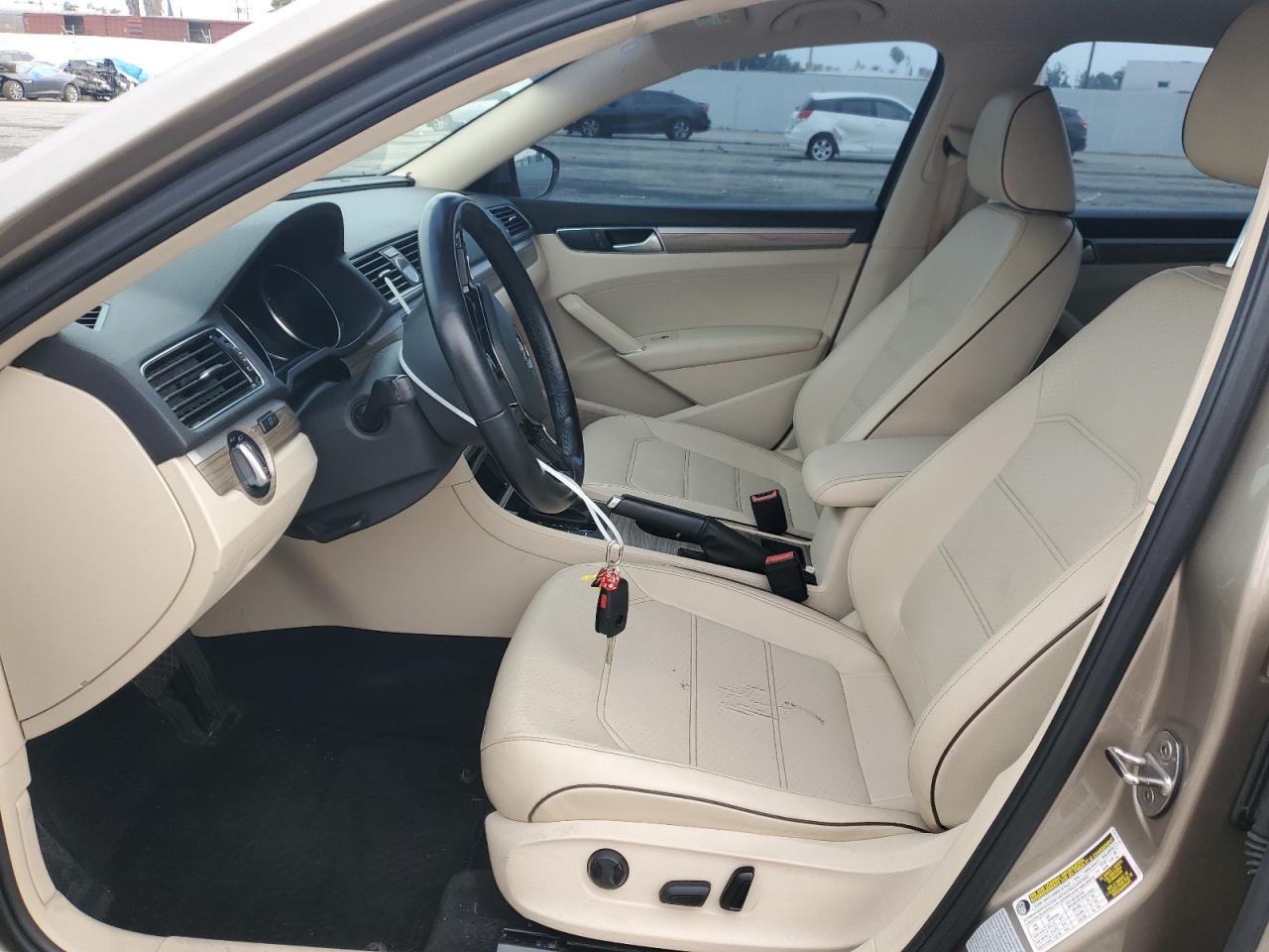 2016 VOLKSWAGEN PASSAT