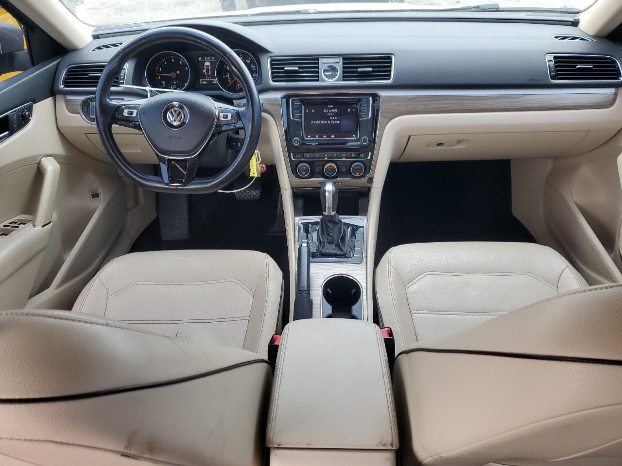 2016 VOLKSWAGEN PASSAT