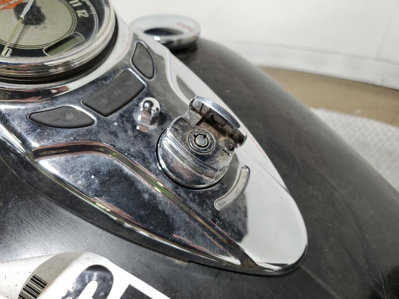 2010 HARLEY DAVIDSON FL