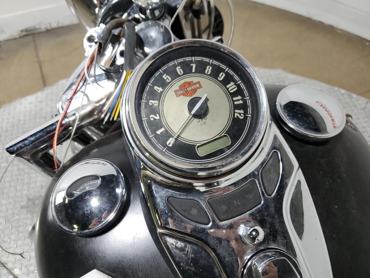 2010 HARLEY DAVIDSON FL