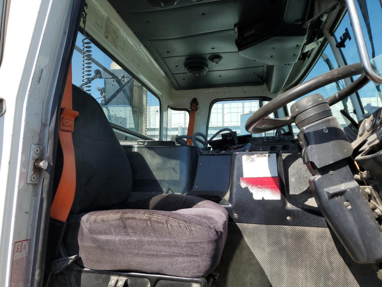 2010 AUTOCAR LLC ACX64