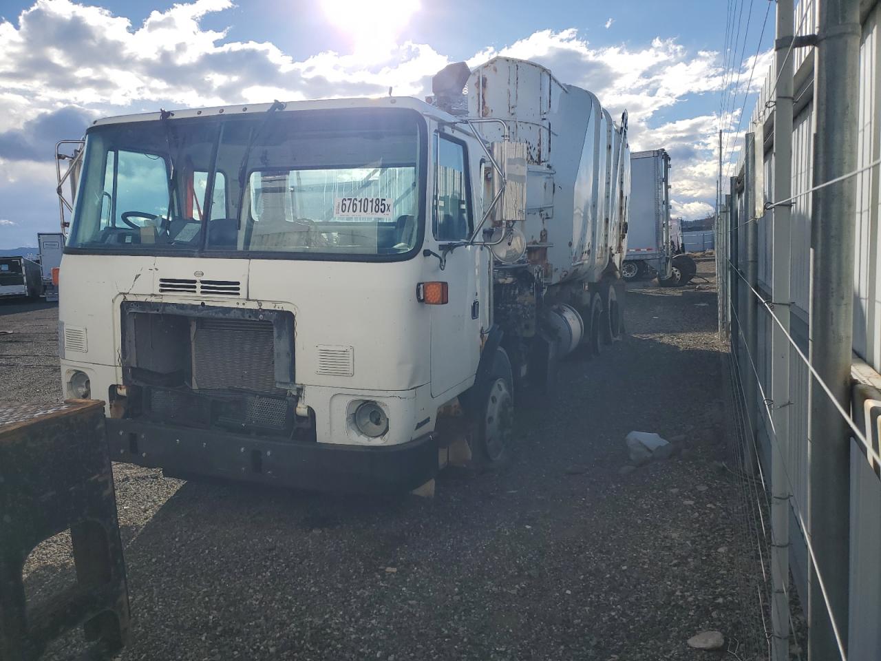 2010 AUTOCAR LLC ACX64