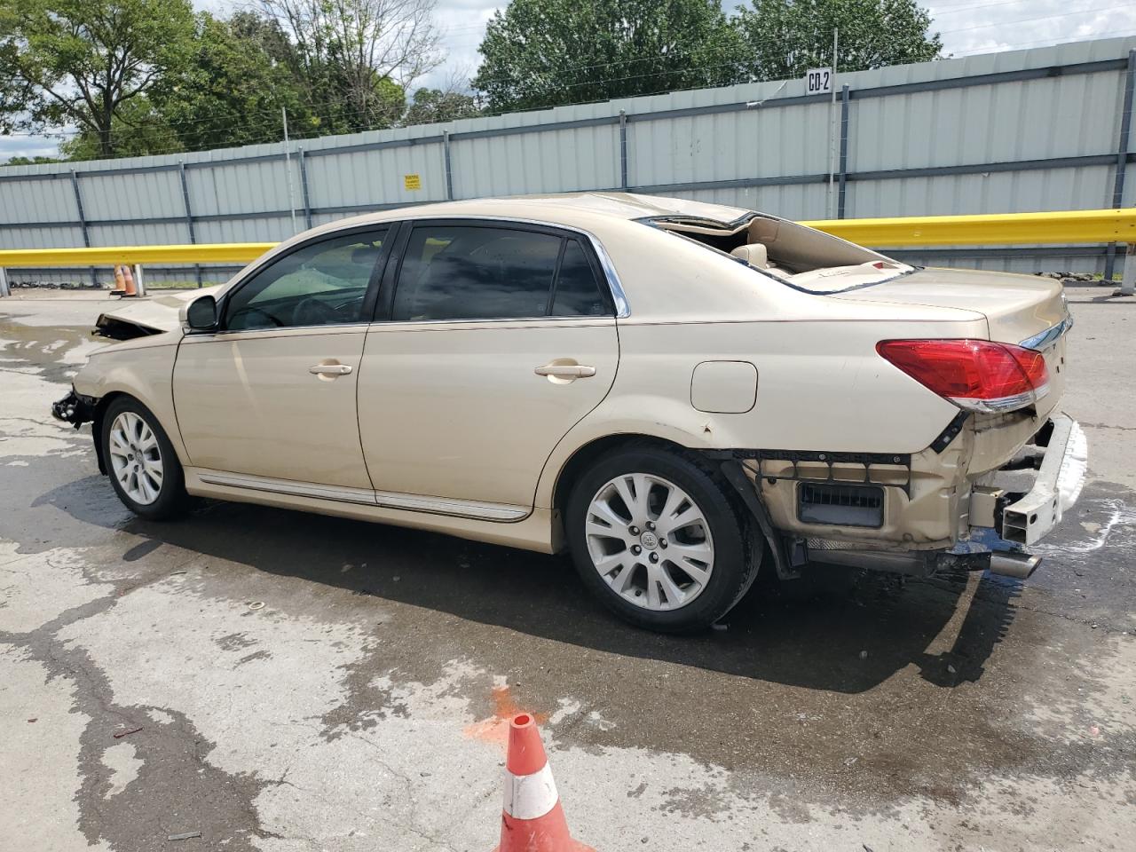 2011 TOYOTA AVALON